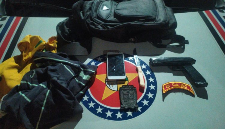 POLICIAIS MILITARES PRENDEM HOMEM SUSPEITO NO TERMINAL DE INTEGRAÇÃO DO SÃO CRISTÓVÃO.