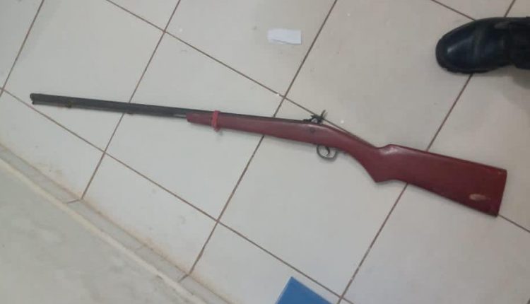 Polícia Militar realiza prisão de suspeito de estupro e apreende arma de fogo