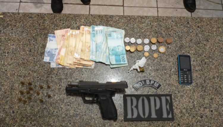 BOPE PRENDE SUSPEITO COM ARMA E DROGAS EM TURILÂNDIA