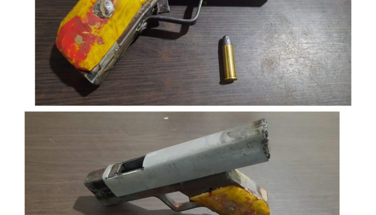 Polícia Militar apreende arma de fogo e recupera motocicleta em Vargem Grande