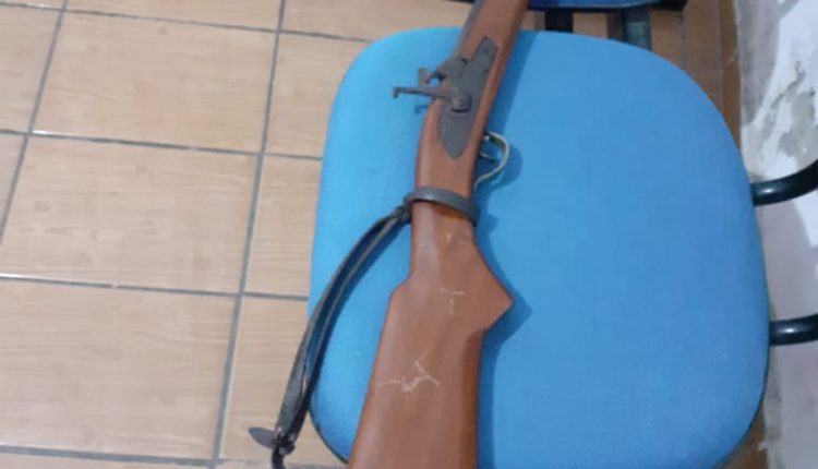 ARMA DE FOGO É APREENDIDA EM LAGO DO JUNCO