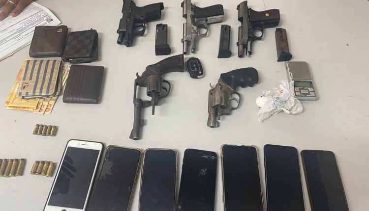 Polícia Militar prende dez indivíduos e apreende cinco armas de fogo em bairro da Capital