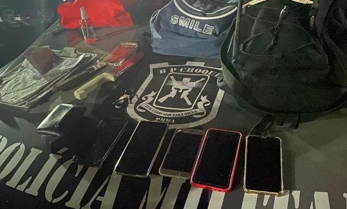 Polícia Militar prende dupla que assaltava coletivo na BR 135