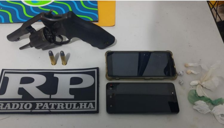 Polícia Militar prende casal por tráfico de drogas e porte ilegal de arma de fogo