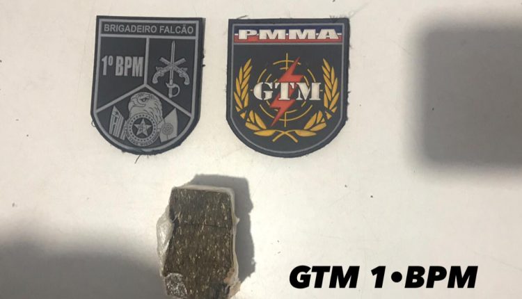 HOMENS SÃO PRESOS COM DROGAS NA VILA EMBRATEL