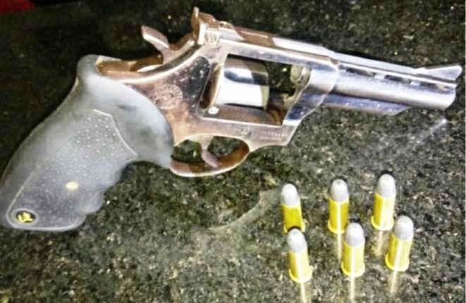 Polícia Militar prende dupla e retira de circulação mais uma arma de fogo em Balsas