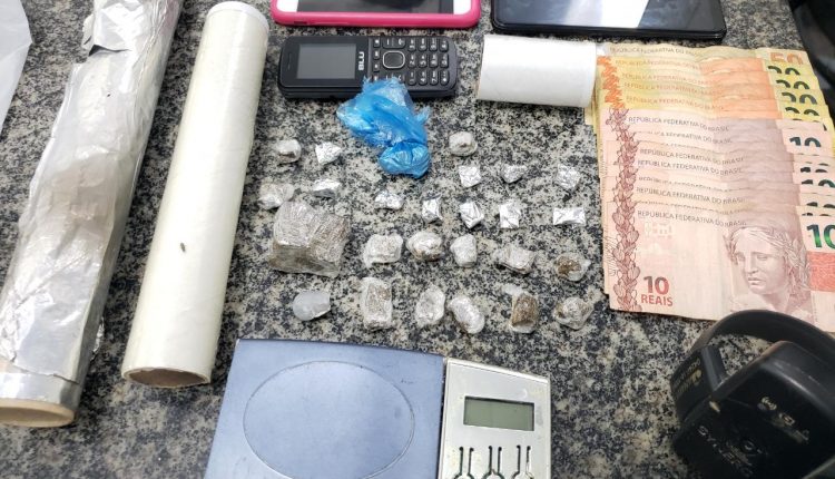 Polícia Militar prende mulher com drogas em Santa Inês