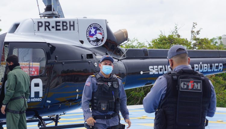 Polícia militar participa do transporte dos lotes das vacinas contra a COVID-19