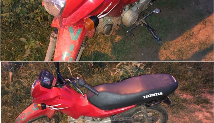 POLÍCIA MILITAR LOCALIZA MOTOCICLETA ABANDONADA NO BAIRRO SÃO SEBASTIÃO