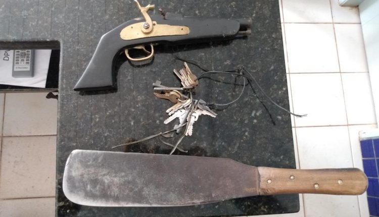 Polícia Militar apreende três aramas de fogo em Viana