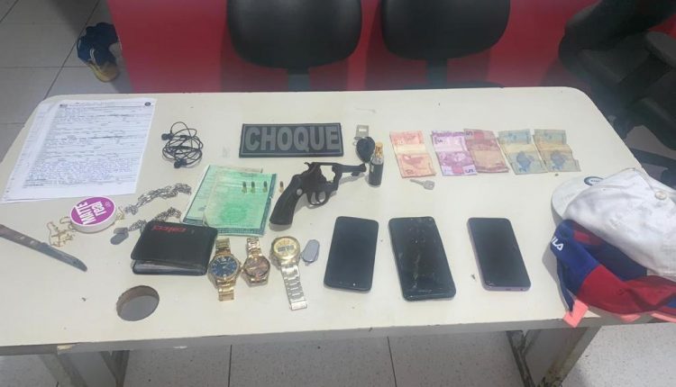 Pmma recupera veículo roubado e apreende arma de fogo no Coroadinho