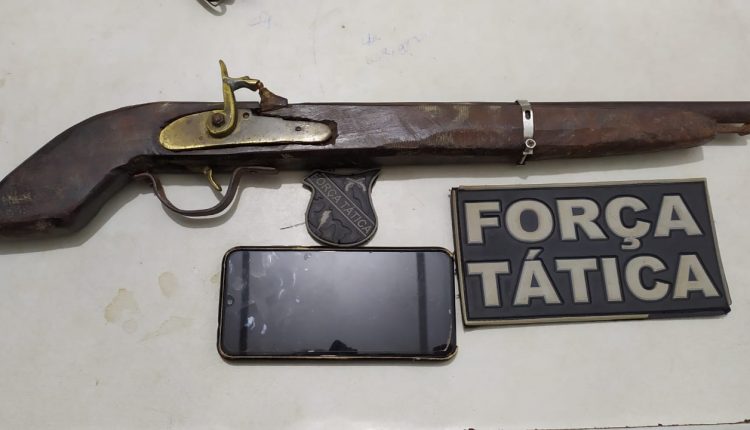PMMA prende dois homens por porte ilegal de arma de fogo