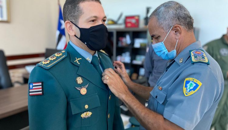 Comandante Geral da PMMA condecora o coronel Alexandre Magno com a medalha “Gonçalves Dias”