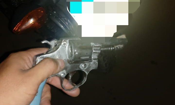 POLÍCIA MILITAR PRENDE SUSPEITO DE PORTE ILEGAL DE ARMA DE FOGO NA VILA CAFETEIRA EM SÃO LUÍS