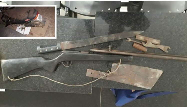 POLICIAIS MILITARES DO 4º BPM PRENDEM SUSPEITO COM ARMA DE FOGO