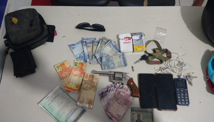 HOMENS SÃO PRESOS COM ARMA DE FOGO NO FILIPINHO