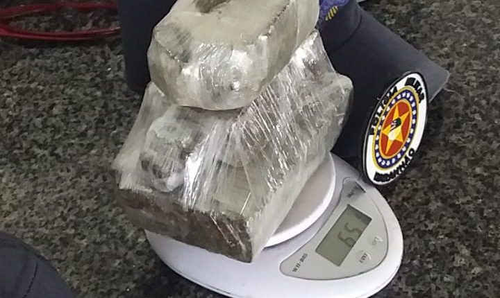 INDIVÍDUO PRESO PELA POLÍCIA MILITAR DE URBANO SANTOS POR TRÁFICO DE DROGAS