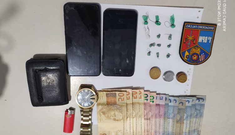 Quatro pessoas são pressas suspeitas de tráfico de drogas