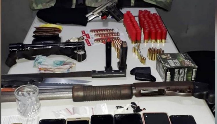 Polícia Militar prende cinco indivíduos com armas de fogo e munições