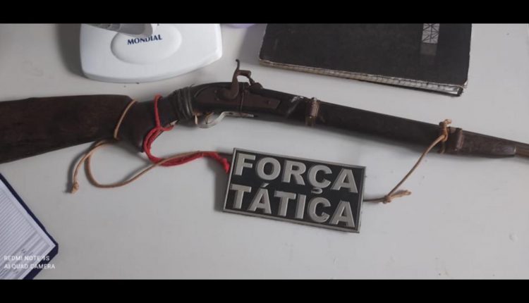 HOMEM É PRESO COM ARMA DE FOGO EM CODÓ