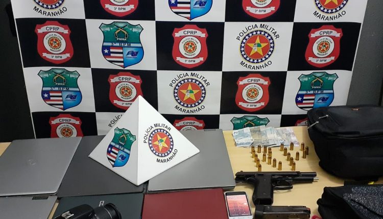 Policiais militares conduzem indivíduos por porte ilegal de arma de fogo em Imperatriz