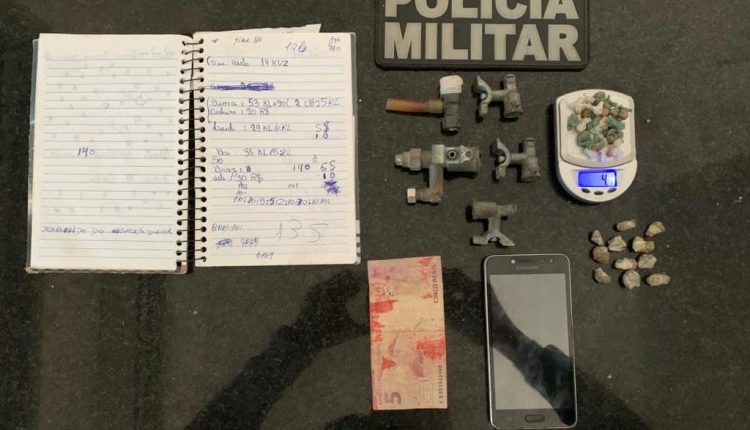 POLICIAIS MILITARES DO 25º BPM PRENDEM HOMENS POR TRÁFICO DE DROGAS EM CURURUPU