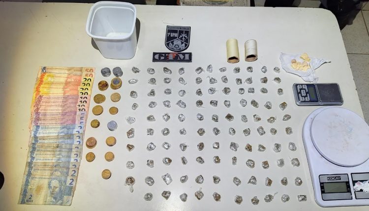 MULHER É PRESA COM DROGAS NA VILA NOVA EM SÃO LUÍS