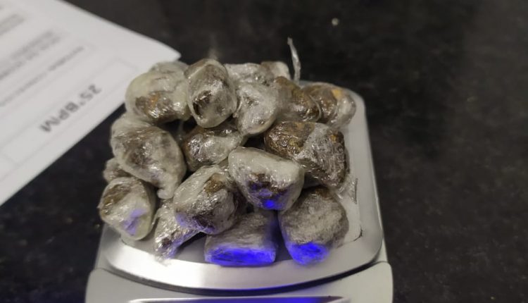25º BPM APREENDE DROGAS EM CURURUPU E RECUPERA MOTOCICLETA EM APICUM-AÇU