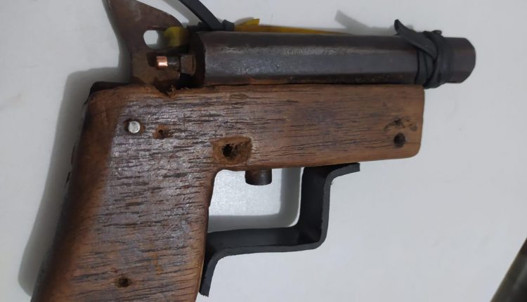 Polícia militar apreende arma de fogo em zona rural de São João do Sóter