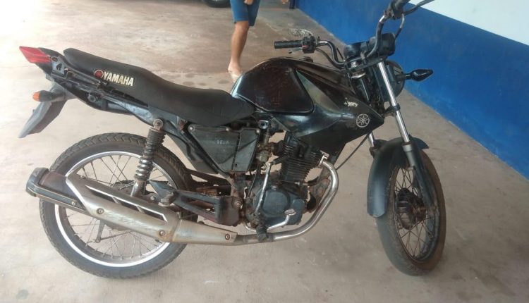 Polícia Militar recupera motocicleta com restrição de roubo durante Operação Bairro Seguro em Aldeias Altas-MA