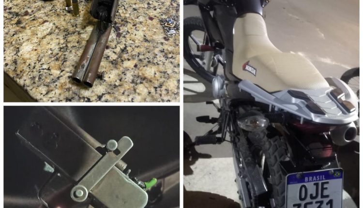Polícia Militar apreende arma de fogo e recupera motocicleta roubada durante Operação em Caxias
