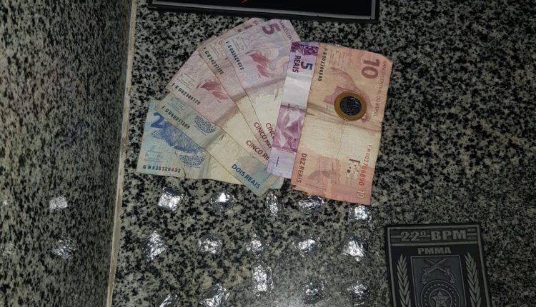 PMMA APREENDE 26 TROUXAS DE ENTORPECENTES NA FEIRA DO PARANÃ