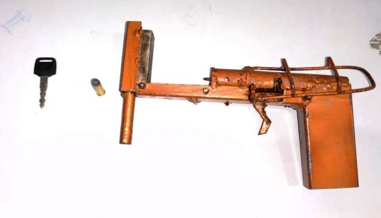 POLICIAIS MILITARES PRENDEM SUSPEITOS E APREENDEM ARMA DE FOGO