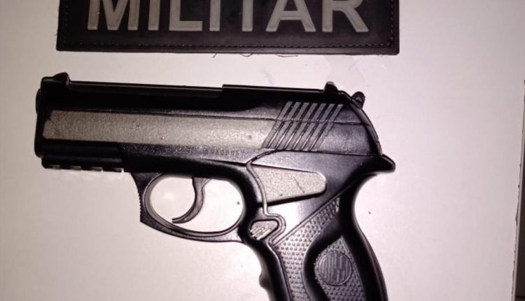 Simulacro de arma de fogo é apreendido por policiais do 17º BPM em Codó