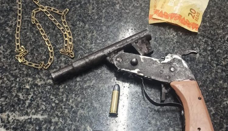 Policiais do 16º BPM prendem homem com arma de fogo em bar na cidade de Chapadinha