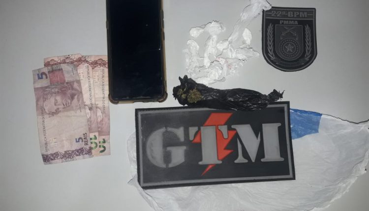 POLÍCIA MILITAR PRENDE ELEMENTOS POR TRÁFICO  DE DROGAS NA BOB KENNEDY ARAÇAGY