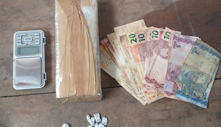 HOMEM É PRESO SUSPEITO DE TRÁFICO DE DROGAS EM SANTA LUZIA DO PARUÁ