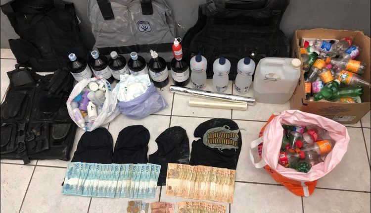 HOMENS SÃO PRESOS SUSPEITOS DE TRÁFICO DE DROGAS NA LIBERDADE