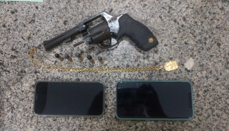 POLICIAL MILITAR DE FOLGA PRENDE ASSALTANTE E APREENDE ARMA DE FOGO