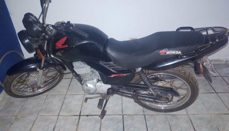 POLÍCIA MILITAR RECUPERA MOTOCICLETA COM SINAIS DE ADULTERAÇÃO DURANTE OPERAÇÃO BAIRRO SEGURO EM ALDEIAS ALTAS-MA