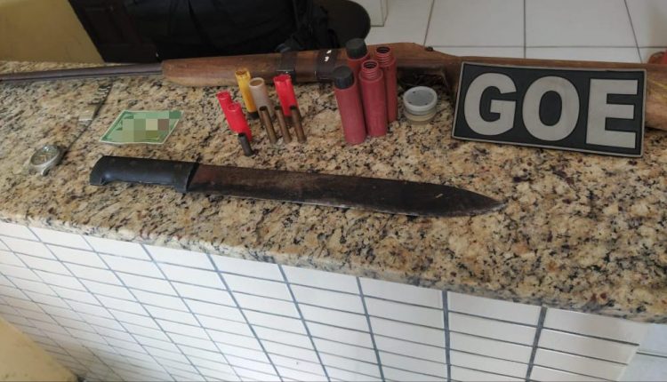 POLÍCIA MILITAR APREENDE ARMA DE FOGO E RECUPERA MOTOCICLETAS COM RESTRIÇÃO DE ROUBO E ADULTERAÇÃO