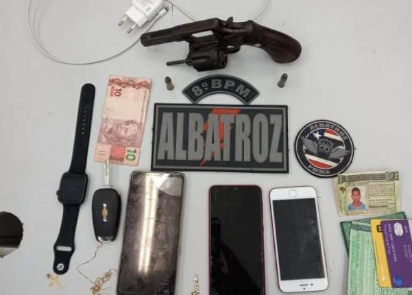 POLICIAIS MILITARES DO 8º BPM PRENDERAM HOMEM SUSPEITO COM ARMA DE FOGO