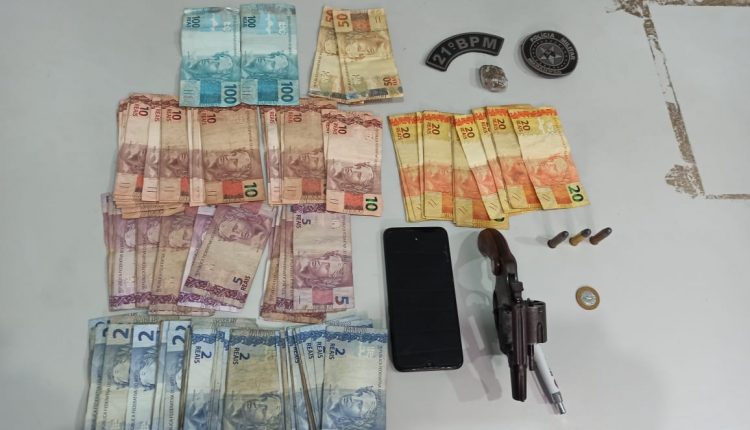 HOMEM É PRESO NA BARREIRA DA ESTIVA COM ARMA DE FOGO E DROGAS