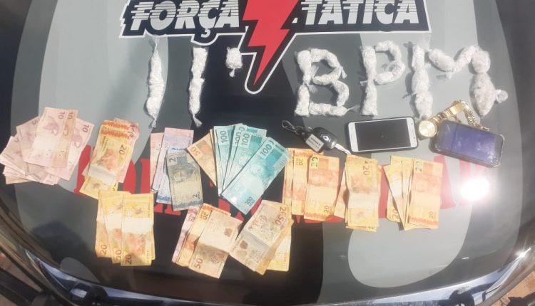 POLÍCIA MILITAR APREENDE 274 PAPELOTES DE ENTORPECENTES EM BELA VISTA