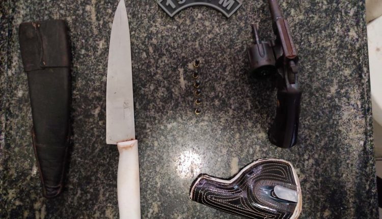 BARREIRA DA POLICIA MILITAR APREENDE ARMAS NA MA-122