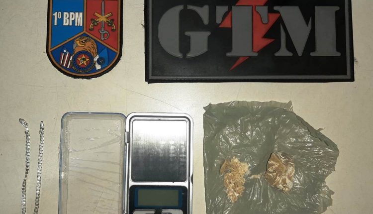 POLICIA MILITAR APREENDE DROGAS E BALANÇA DE PRECISÃO NO BACANGA