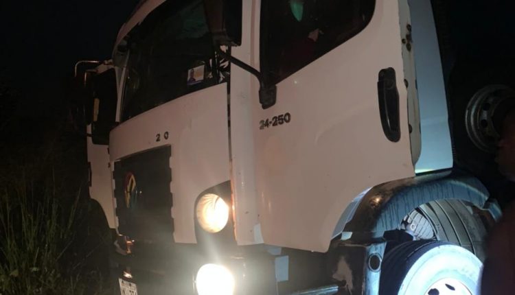 POLICIAIS MILITARES RECUPERAM CAMINHÃO ROUBADO NA BR-222, EM ARARI-MA