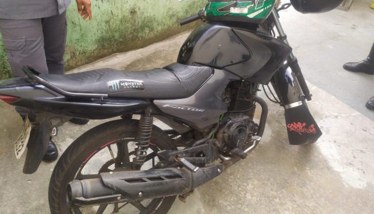 POLÍCIA MILITAR APREENDE MOTO NO PAC DA CAMBOA