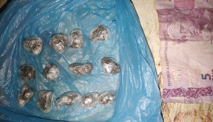 POLÍCIA MILITAR APREENDE DROGAS E PRENDE SUSPEITO POR TRÁFICO