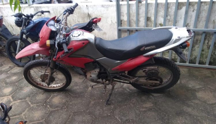 PMMA LOCALIZA MOTOCICLETA ROUBADA EM BARREIRINHA-MA